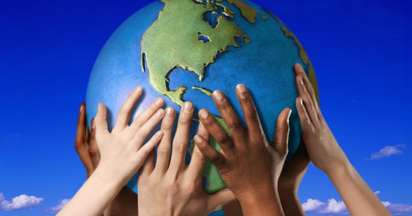 cooperazione mani che reggono il mondo kkdi 835x437@ilsole24ore web
